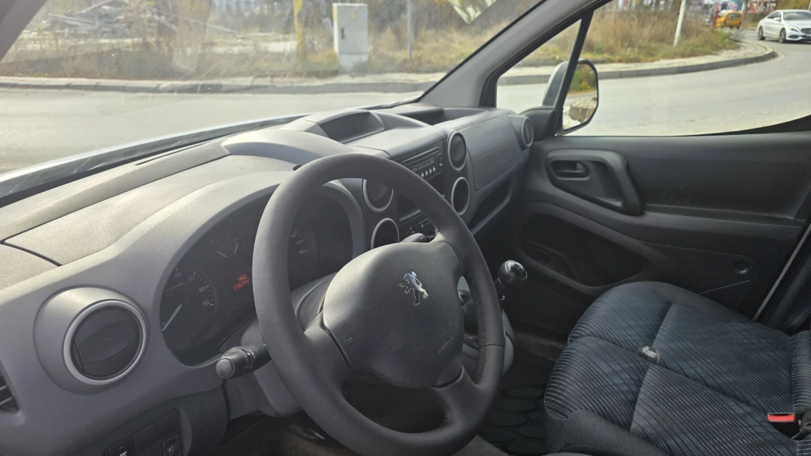 Peugeot Partner 1, 6 HDI , снимка 7 - Автомобили и джипове - 56626282