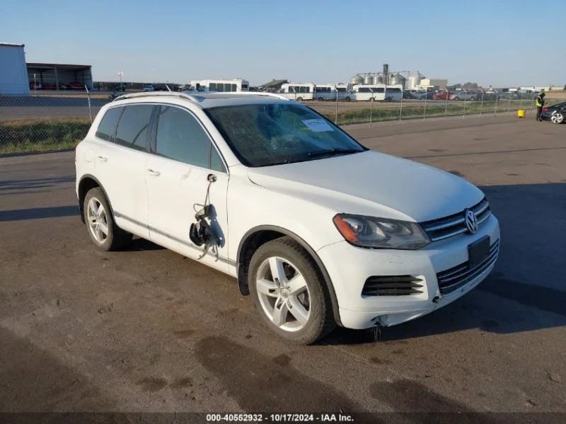 VW Touareg 3.0L V-6 DI, DOHC, VVT, TURBO, 240HP All Wheel Dri, снимка 1 - Автомобили и джипове - 48118503