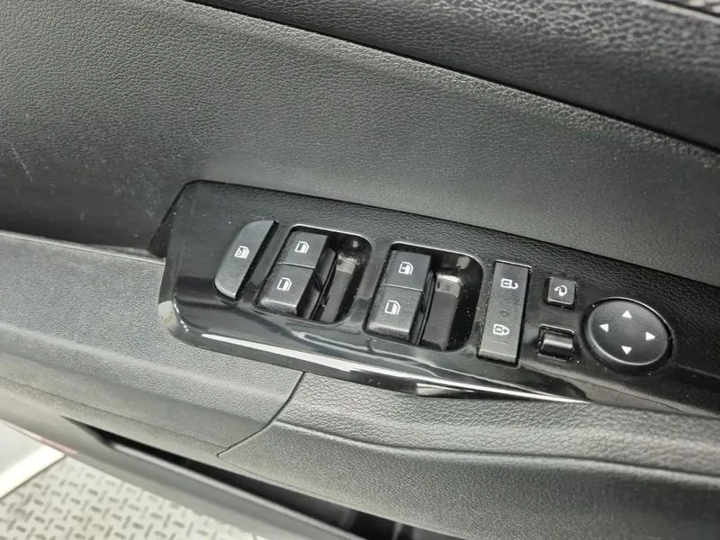 Kia Sportage 2.0 2Wd Trendy - САМО 30% АВАНС, снимка 16 - Автомобили и джипове - 55787552