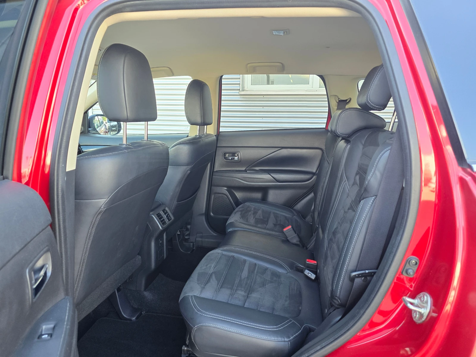 Mitsubishi Outlander 2.0i MIVEC 4X4 - изображение 7
