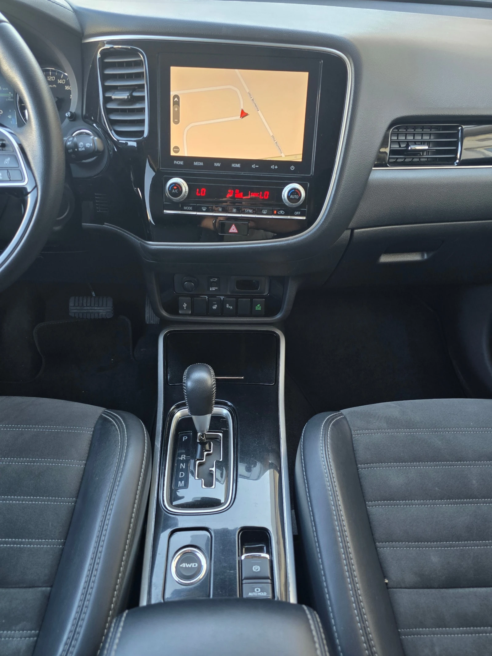 Mitsubishi Outlander 2.0i MIVEC 4X4 - изображение 9
