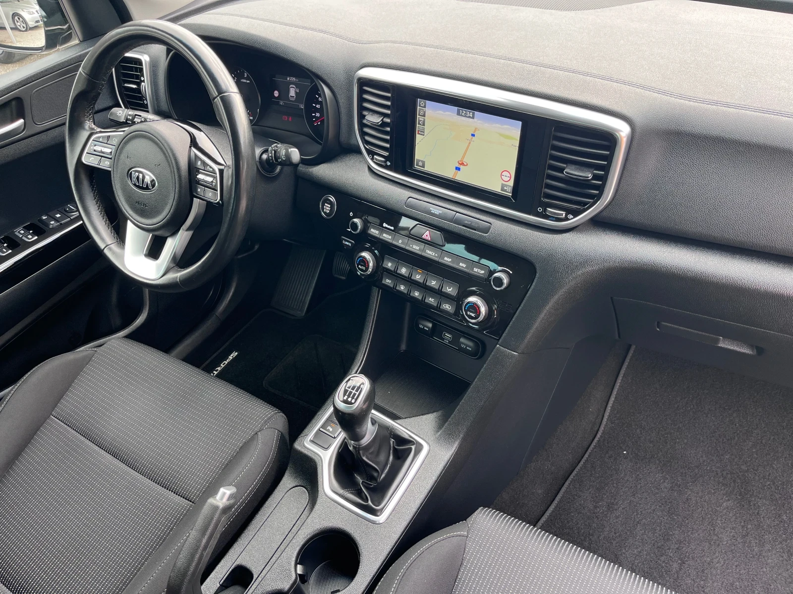 Kia Sportage 1.6d / Facelift / 150.000 сервиз само в Киа  - изображение 9