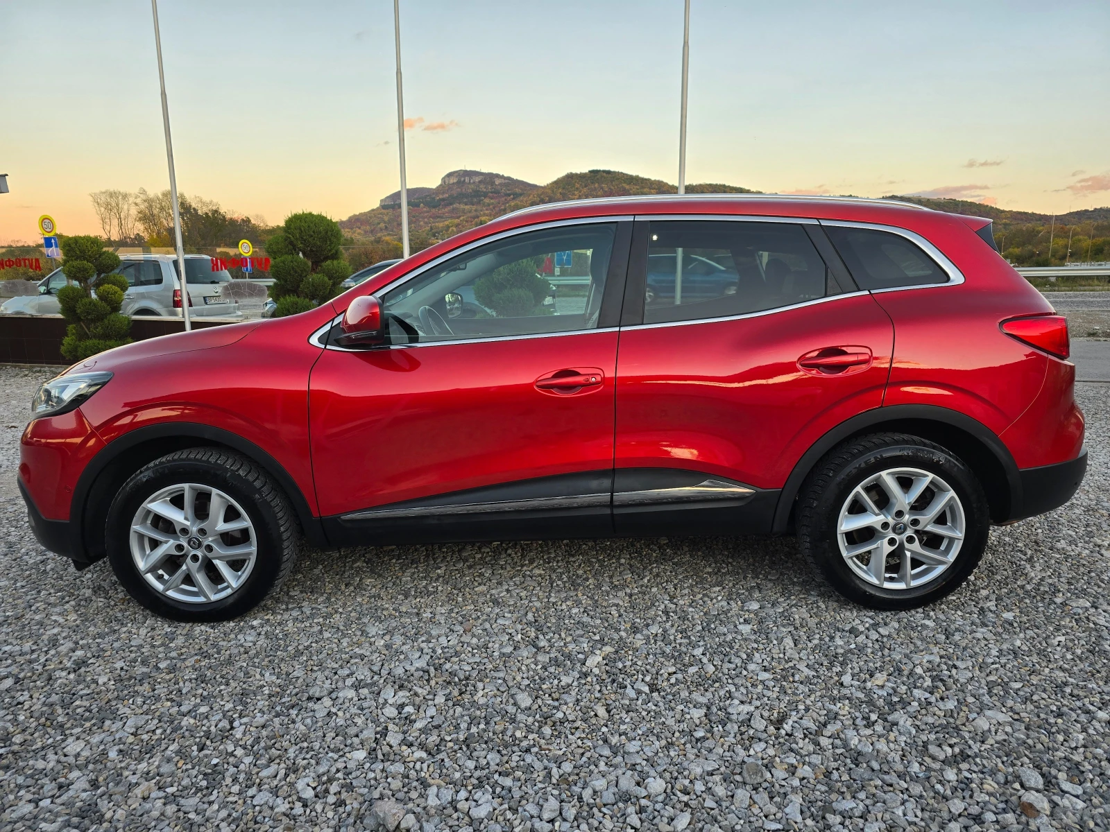 Renault Kadjar 1.5DCI 110кс ! ! РЕАЛНИ КИЛОМЕТРИ ! ! КЛИМАТРОНИК - изображение 2