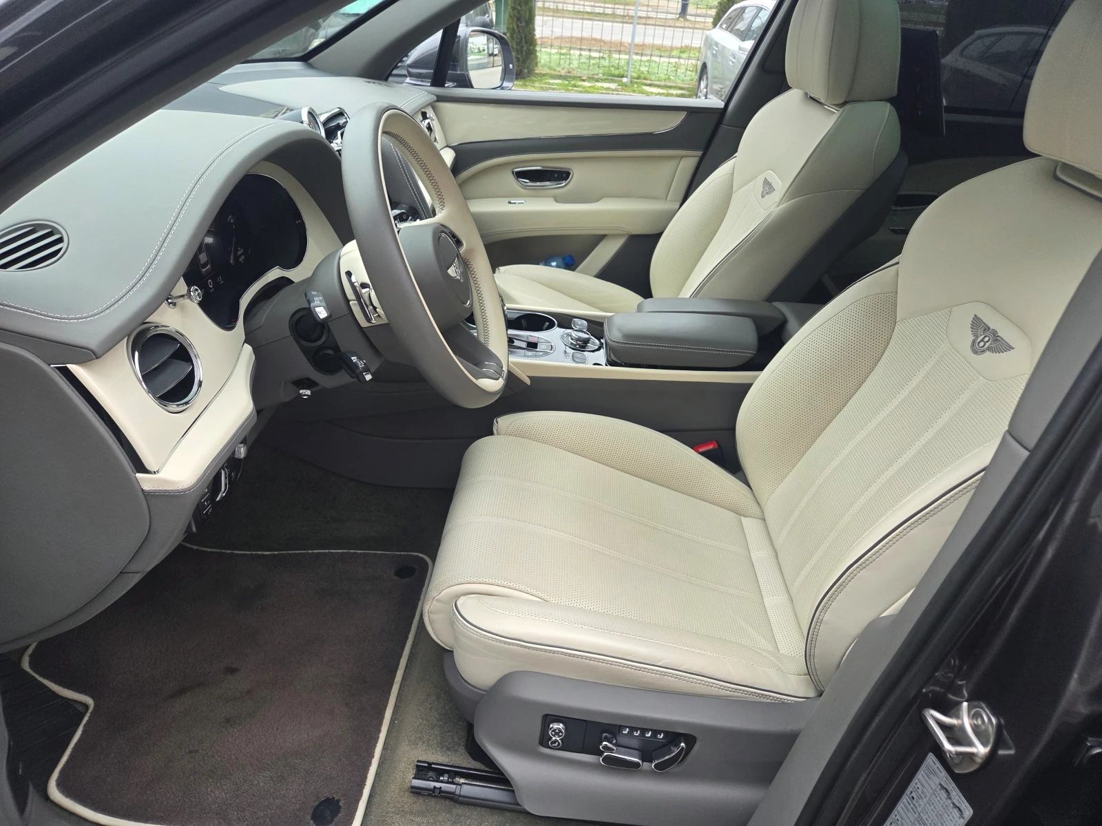 Bentley Bentayga Azure/V8/LONG/4x4/FULL/B Гаранция! ! !  - изображение 10