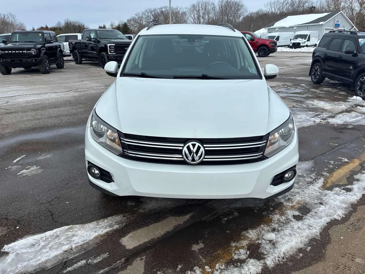 VW Tiguan * 4MOTION 4dr Auto * CARFAX * БЕЗ ПЪРВОНАЧАЛНА ВНО - изображение 6