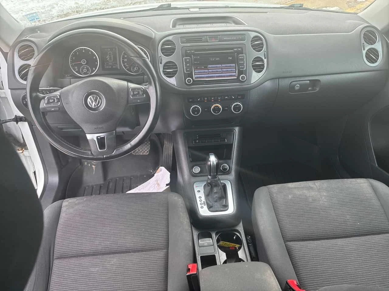 VW Tiguan * 4MOTION 4dr Auto * CARFAX * БЕЗ ПЪРВОНАЧАЛНА ВНО - изображение 9