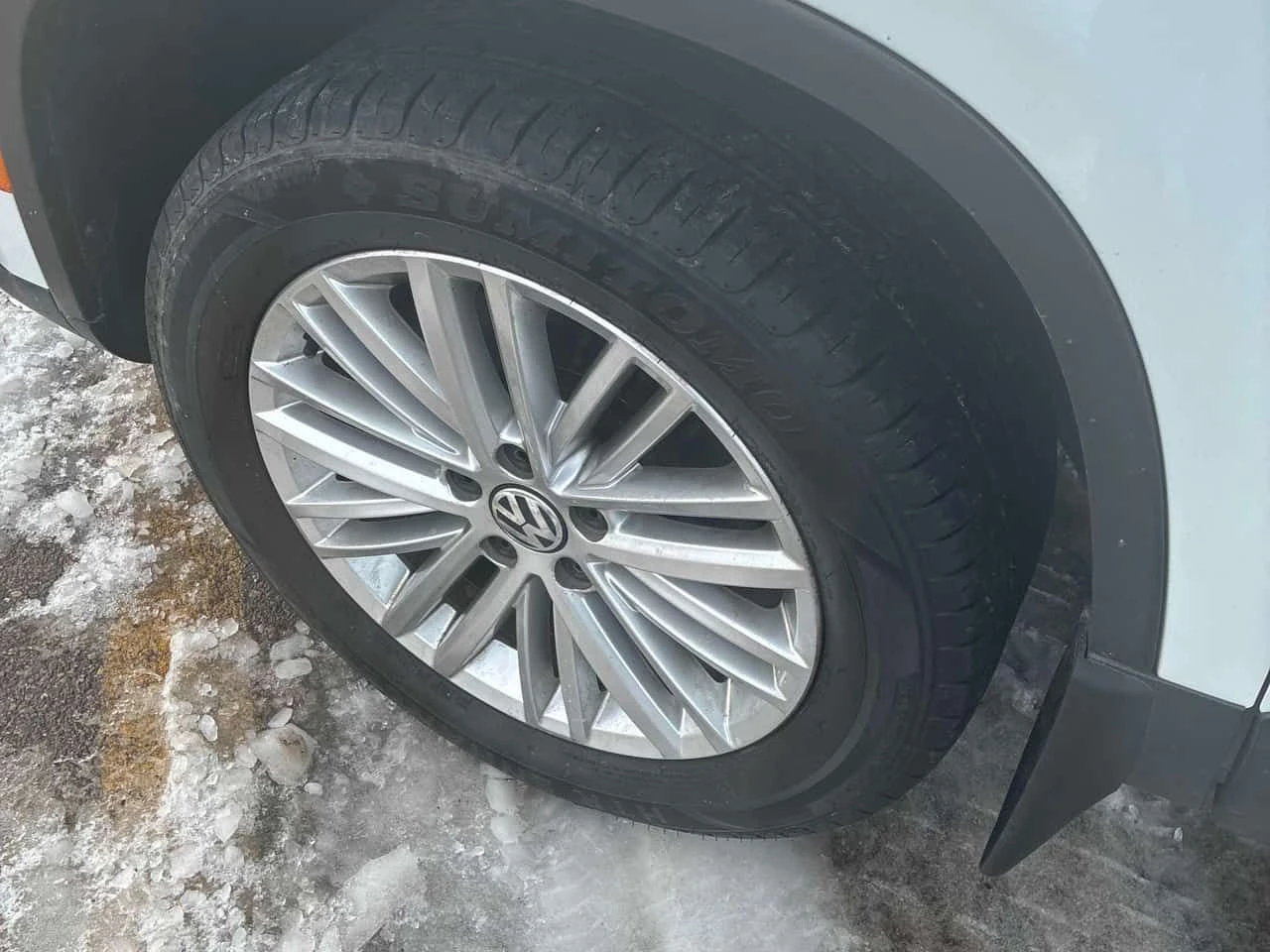 VW Tiguan * 4MOTION 4dr Auto * CARFAX * БЕЗ ПЪРВОНАЧАЛНА ВНО - изображение 7