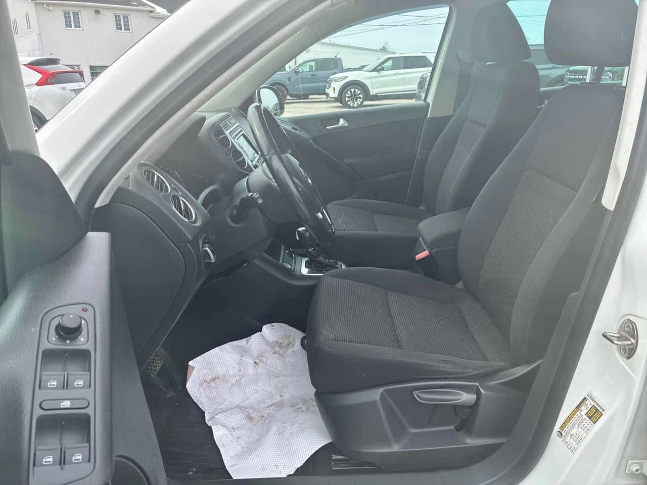 VW Tiguan * 4MOTION 4dr Auto * CARFAX * БЕЗ ПЪРВОНАЧАЛНА ВНО - изображение 5