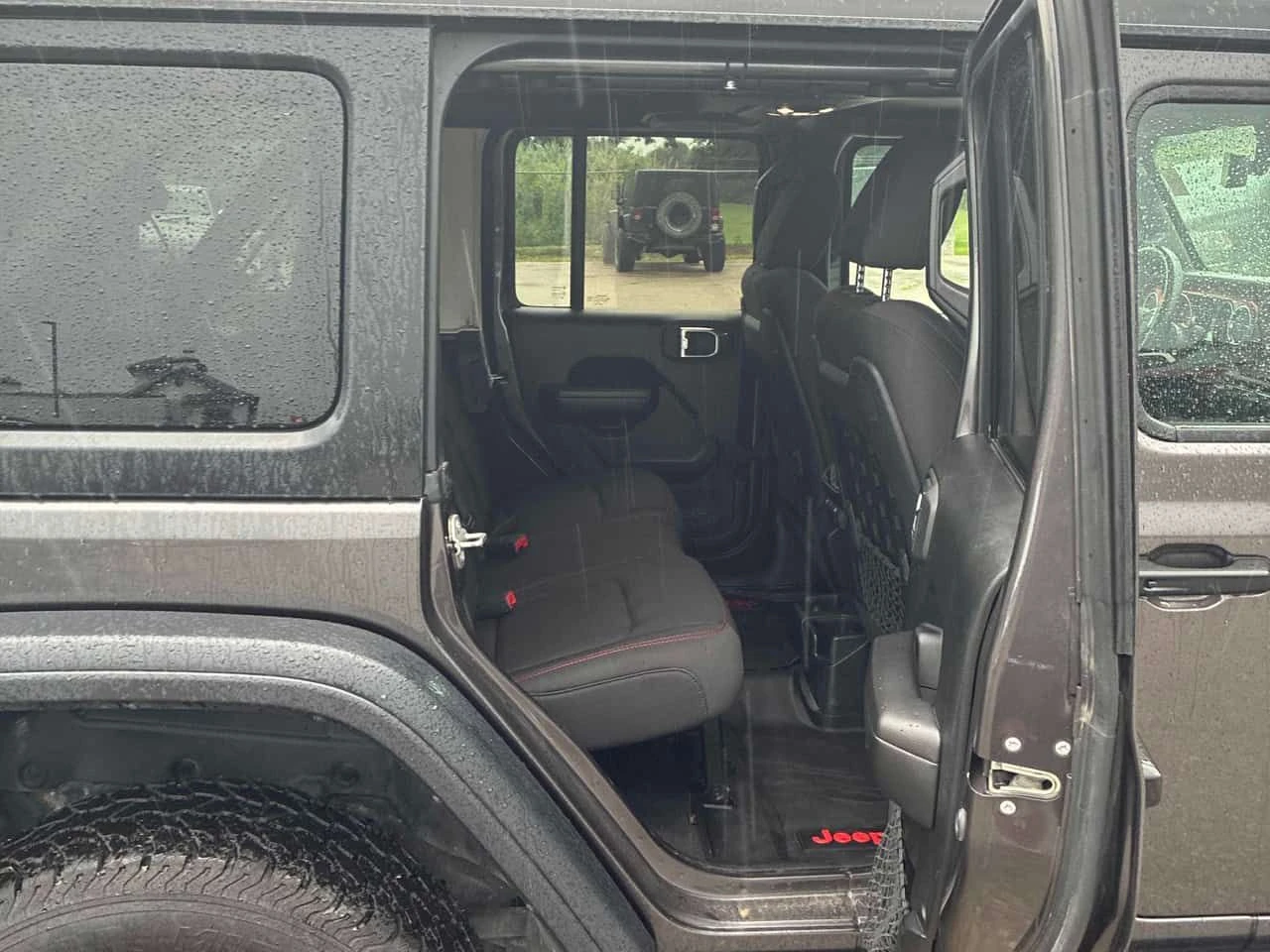 Jeep Wrangler * Rubicon * АВТОКРЕДИТ БЕЗ ПЪРВОНАЧАЛНА ВНОСКА* , снимка 11 - Автомобили и джипове - 55486123