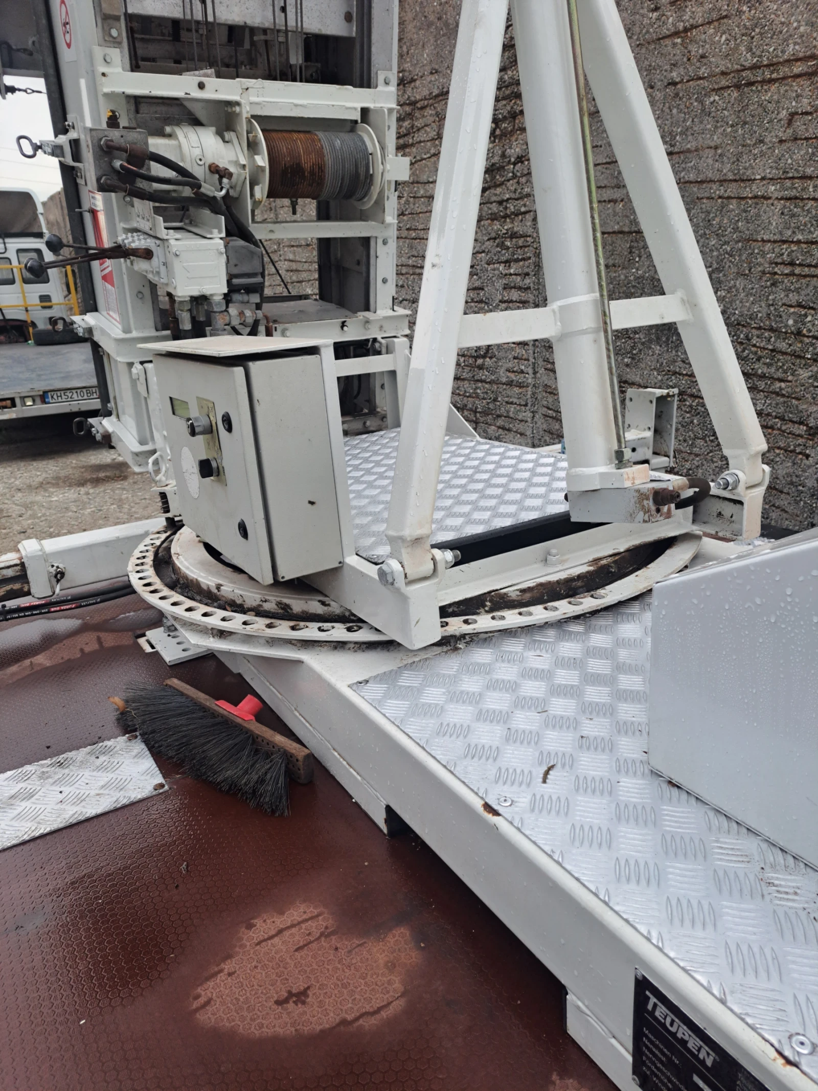 Mercedes-Benz Sprinter 413 Хаспел 25м  - изображение 6