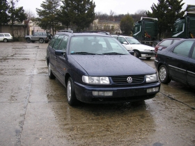 VW Passat 1.6, снимка 1 - Автомобили и джипове - 43772169
