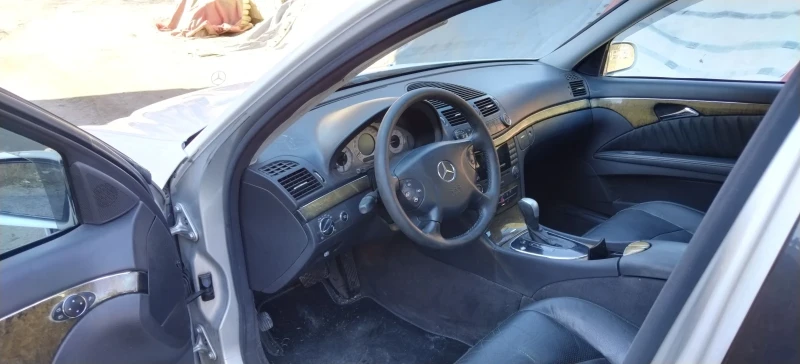 Mercedes-Benz E 320 V6, снимка 9 - Автомобили и джипове - 47701191