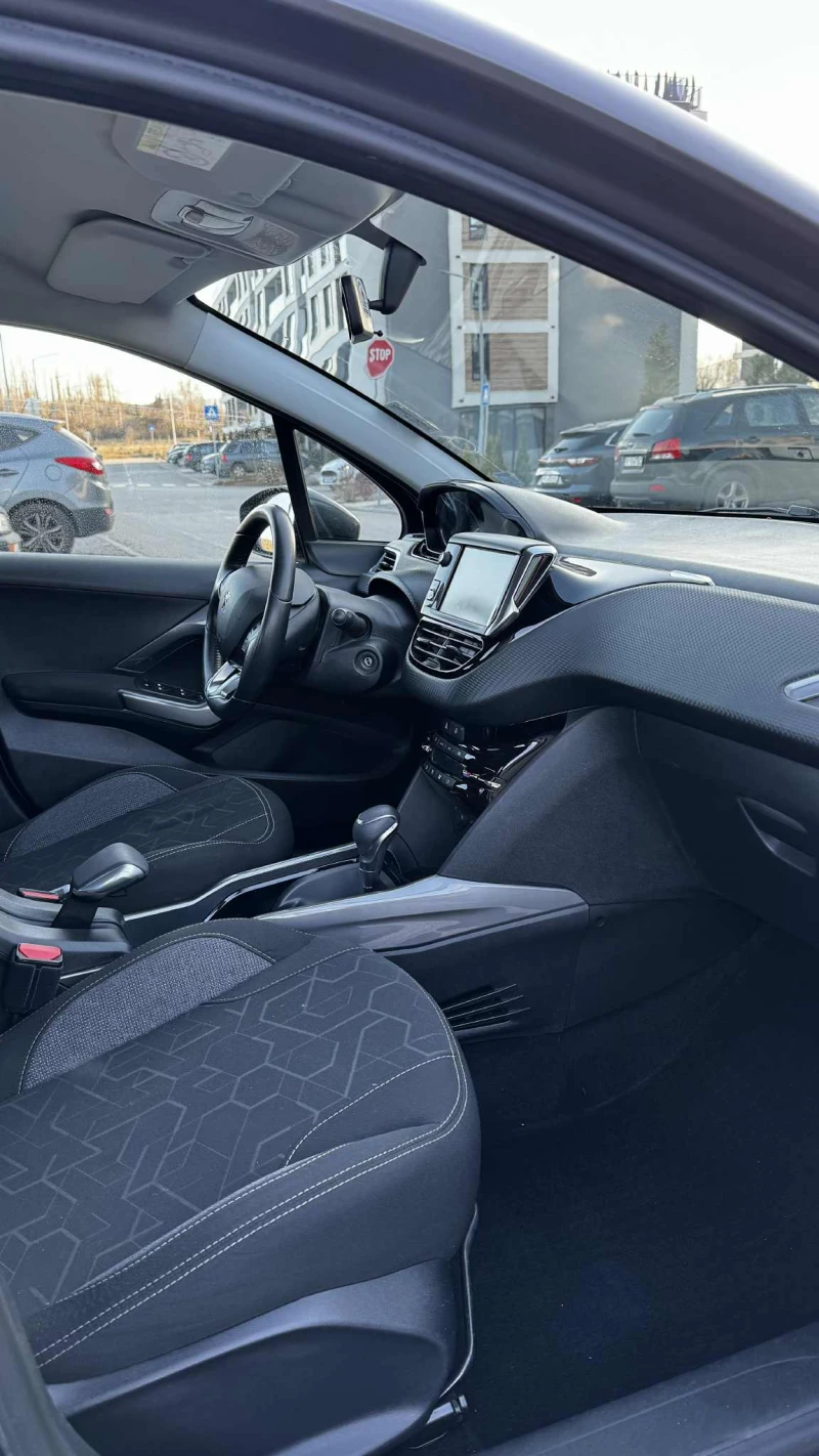 Peugeot 2008 1.2 PureTech, снимка 2 - Автомобили и джипове - 52390237