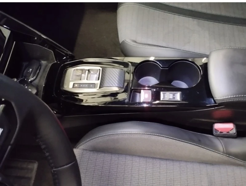 Peugeot 2008 ALLURE EAT8 43.000km, снимка 9 - Автомобили и джипове - 53573214