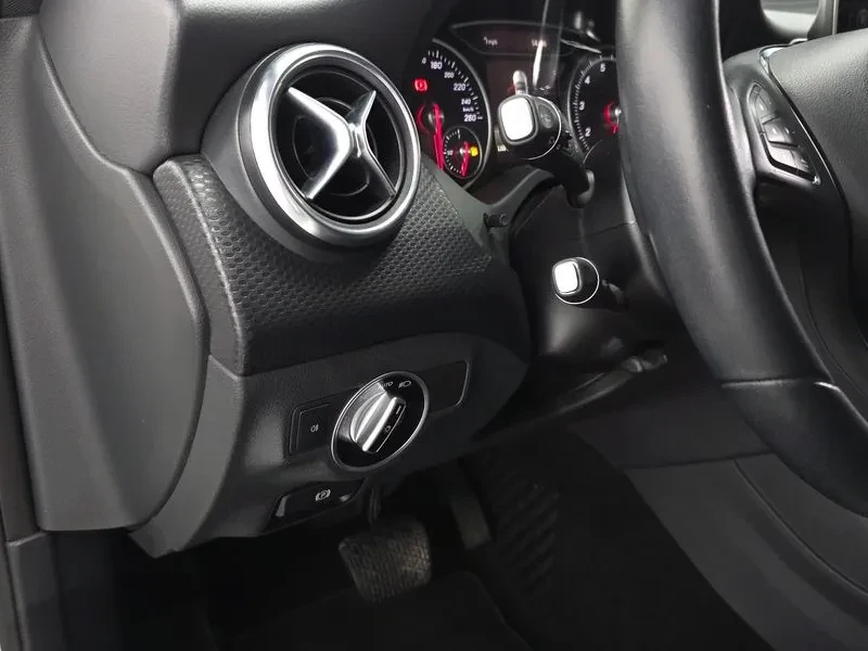 Mercedes-Benz A 200 W176, снимка 13 - Автомобили и джипове - 55935864