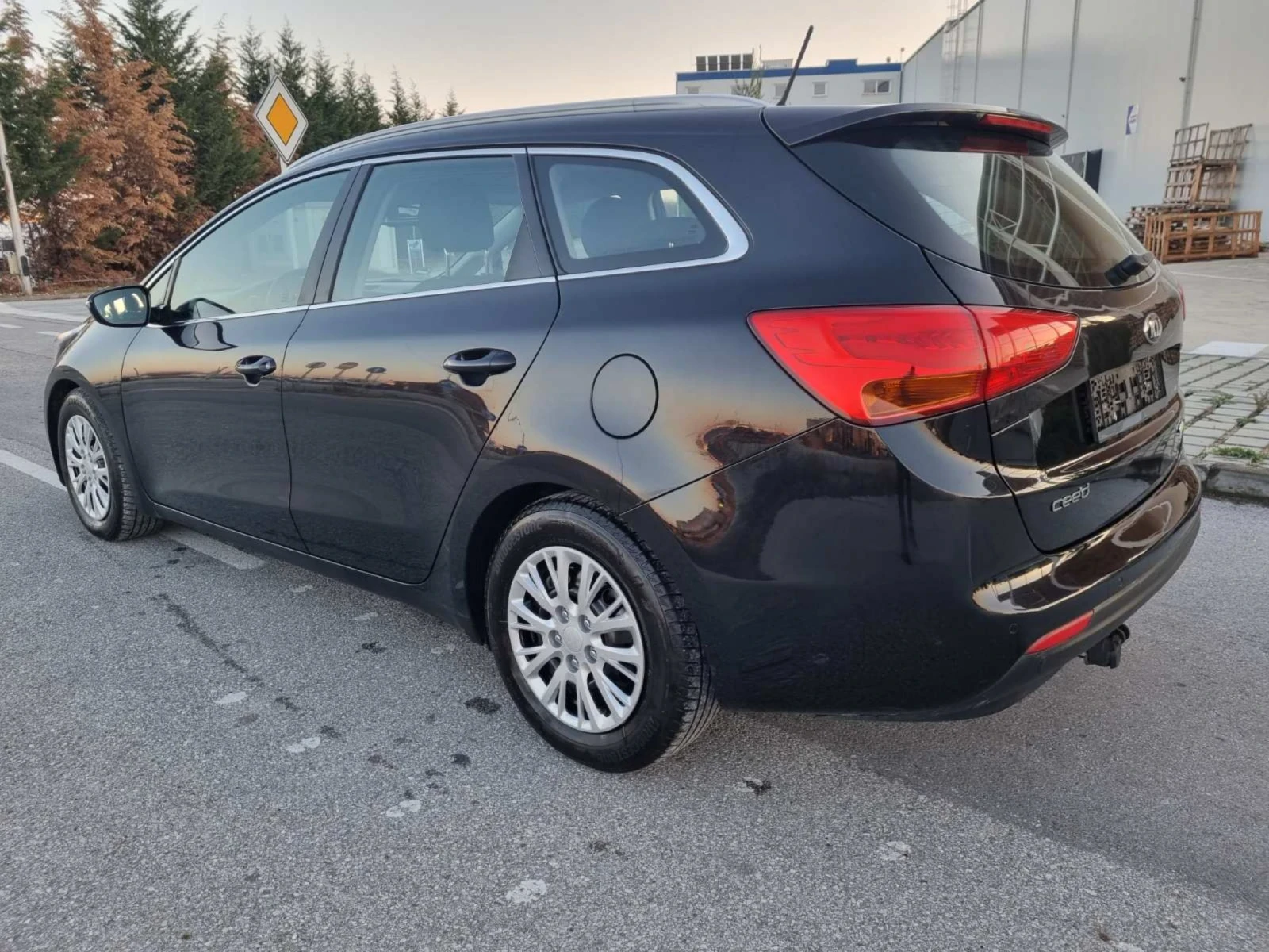 Kia Ceed 1.6CRDI Navi.LED - изображение 5