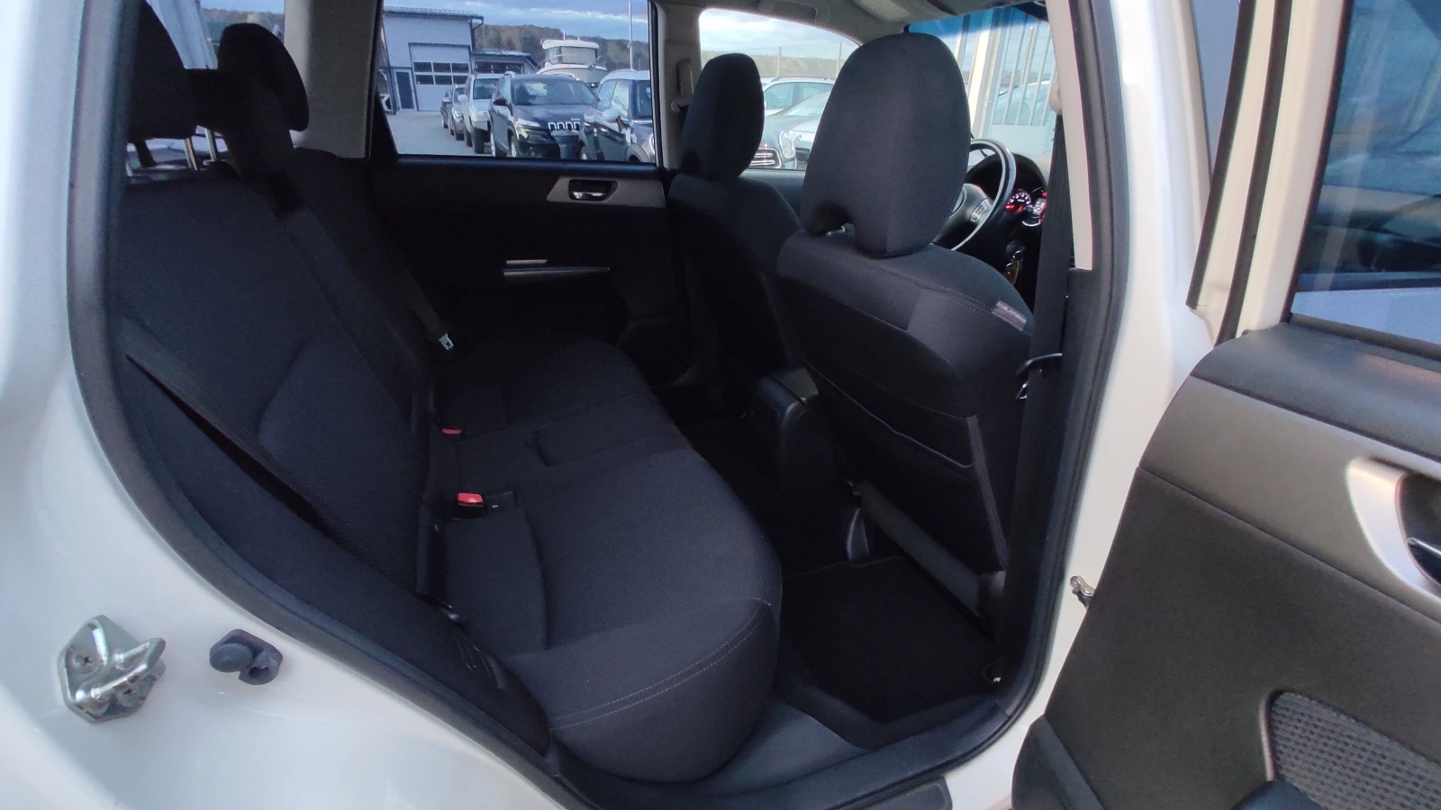 Subaru Forester БЯЛА ПЕРЛА: ГАЗ-БЕНЗИН: ЕВРО 5В: ТОП!!! - изображение 10