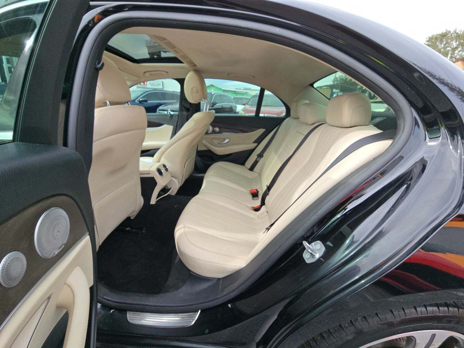 Mercedes-Benz E 300 М.ТОЧКА * ПОДГРЕВ * КАМЕРА * BURMESTER * KEYLESS - изображение 8