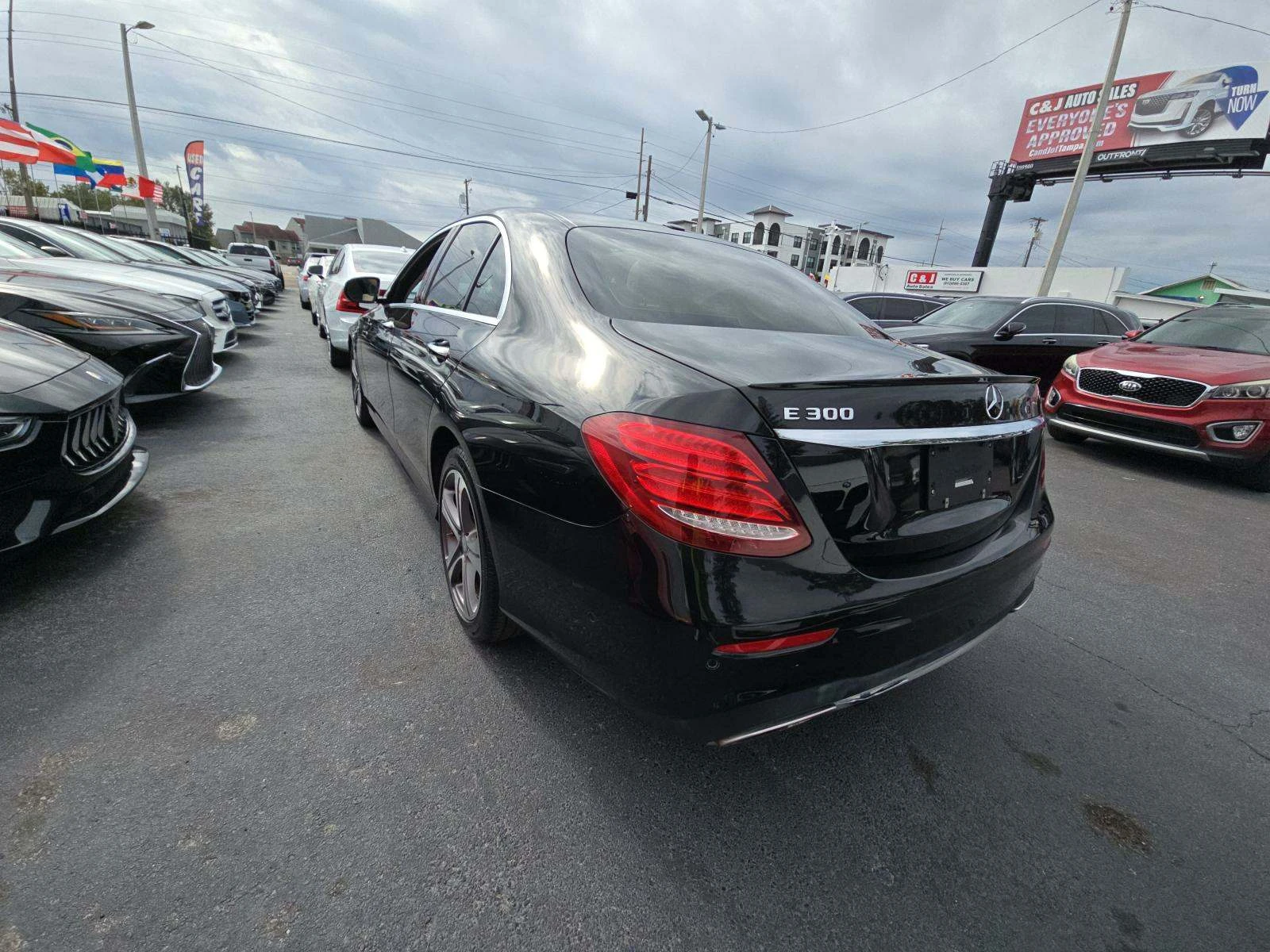 Mercedes-Benz E 300 М.ТОЧКА * ПОДГРЕВ * КАМЕРА * BURMESTER * KEYLESS - изображение 3