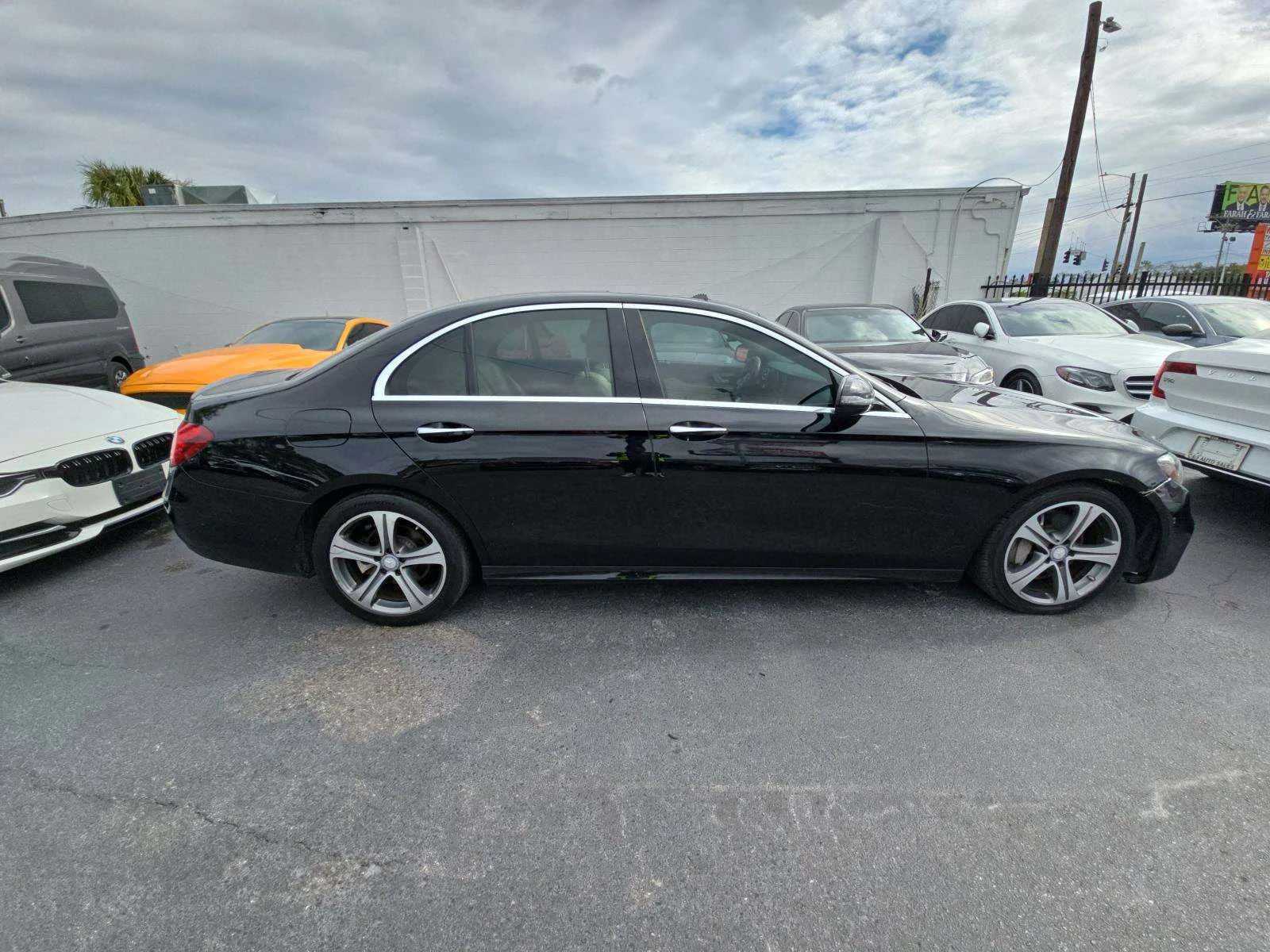 Mercedes-Benz E 300 М.ТОЧКА * ПОДГРЕВ * КАМЕРА * BURMESTER * KEYLESS - изображение 4