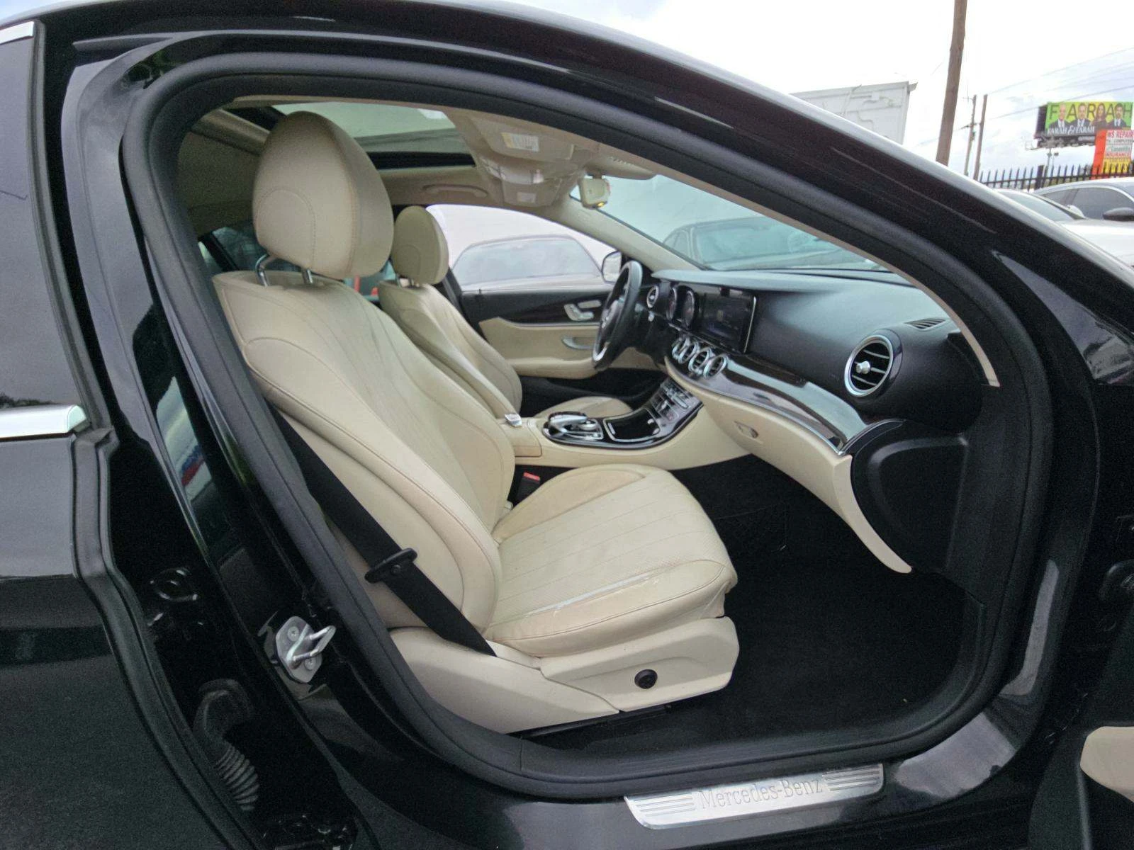 Mercedes-Benz E 300 М.ТОЧКА * ПОДГРЕВ * КАМЕРА * BURMESTER * KEYLESS - изображение 7