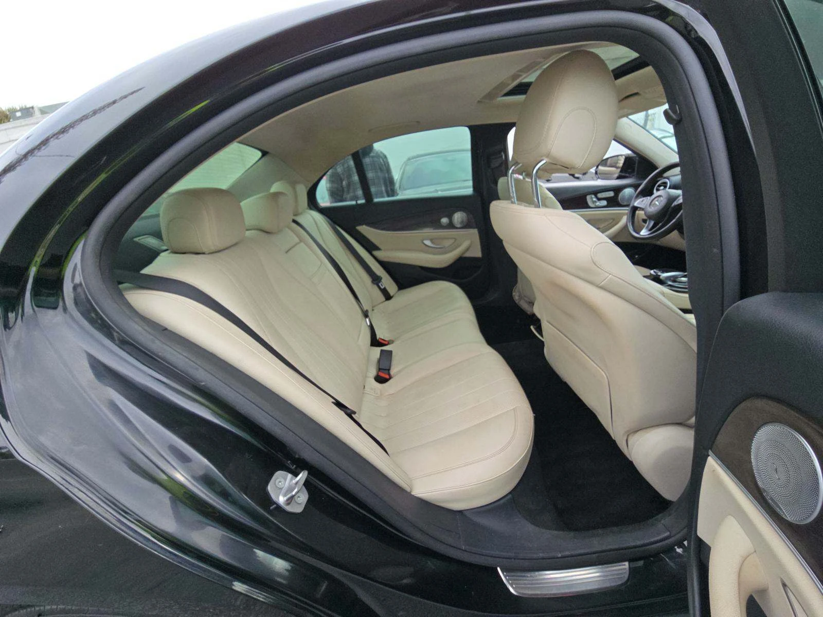 Mercedes-Benz E 300 М.ТОЧКА * ПОДГРЕВ * КАМЕРА * BURMESTER * KEYLESS - изображение 9