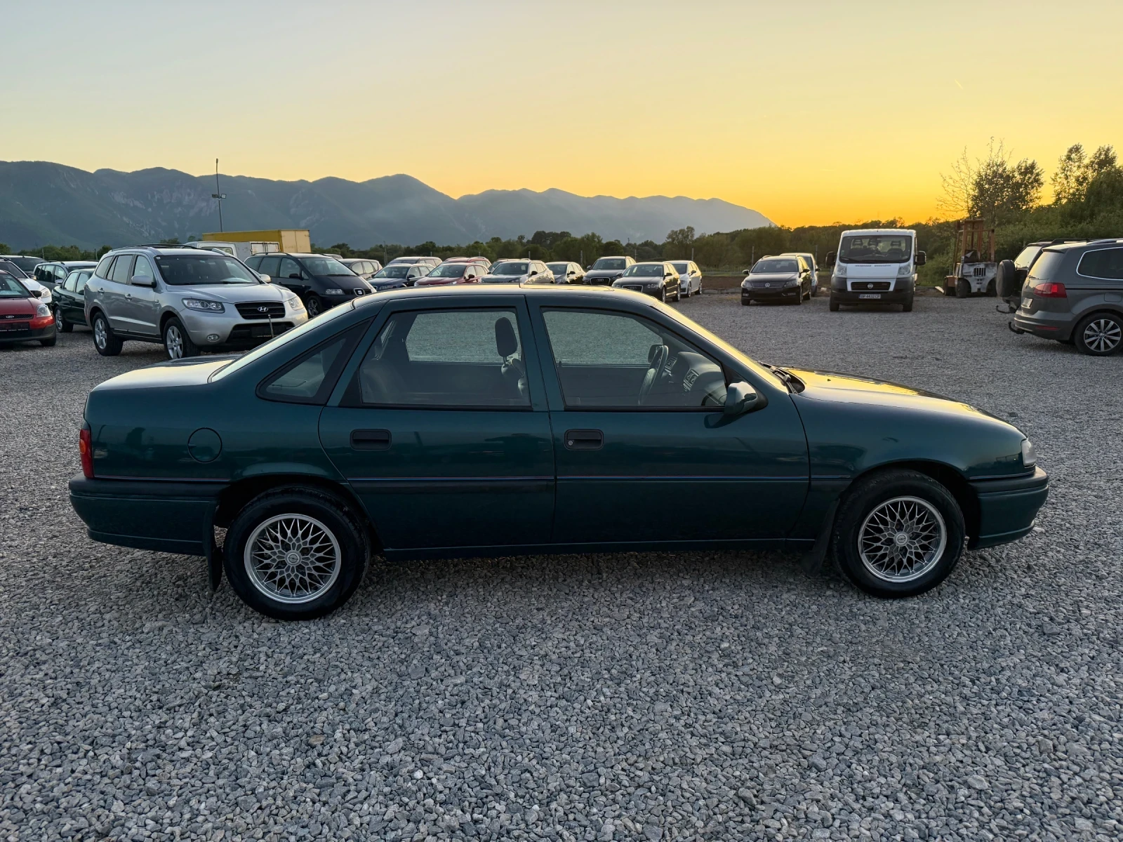 Opel Vectra 1.6i-71PS - изображение 4