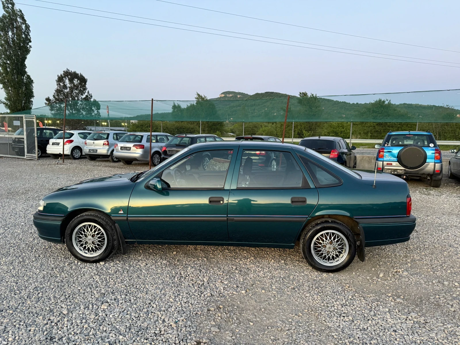 Opel Vectra 1.6i-71PS - изображение 8