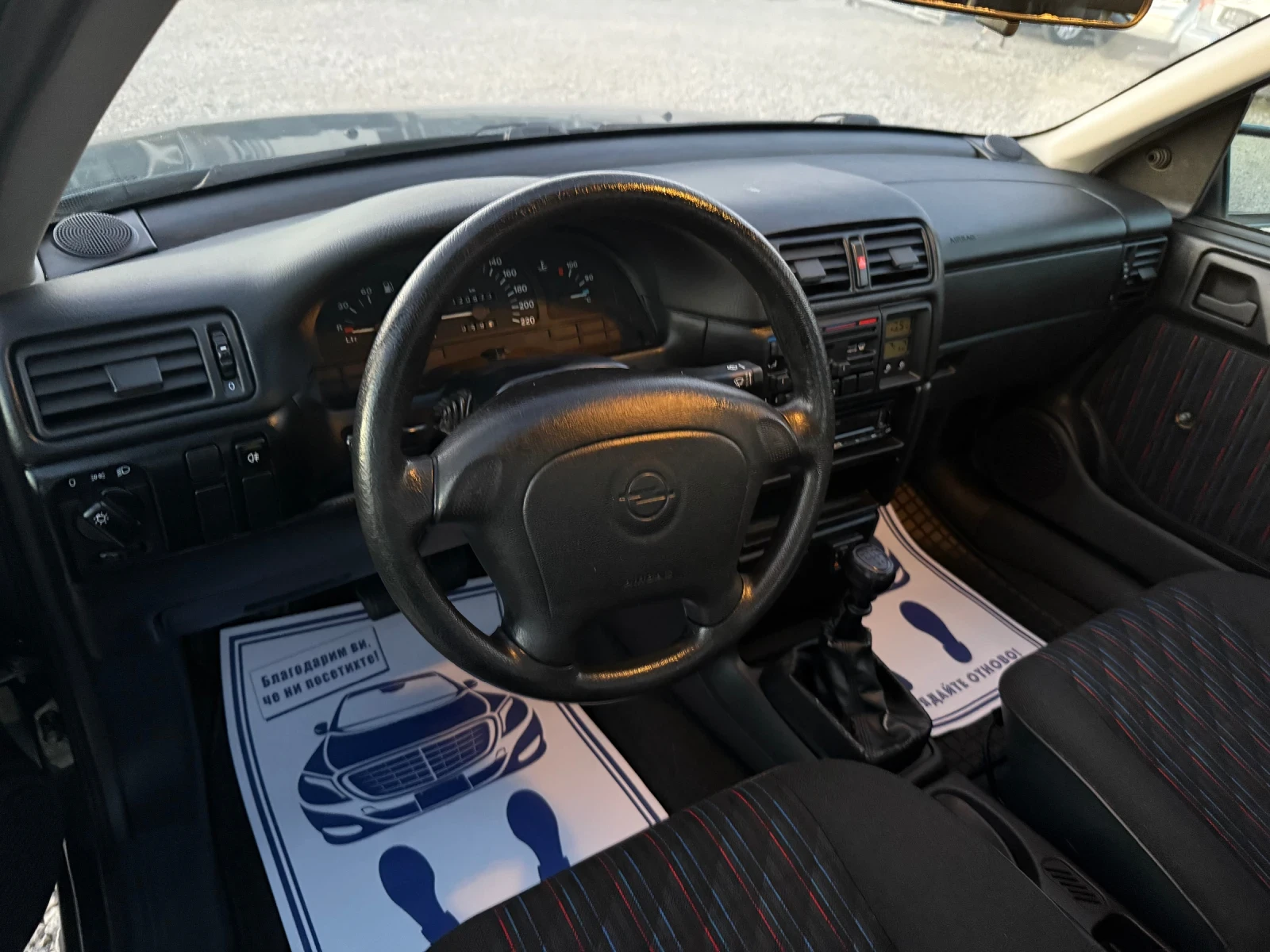 Opel Vectra 1.6i-71PS - изображение 10