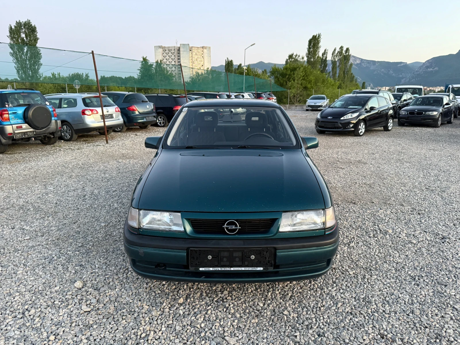 Opel Vectra 1.6i-71PS - изображение 2