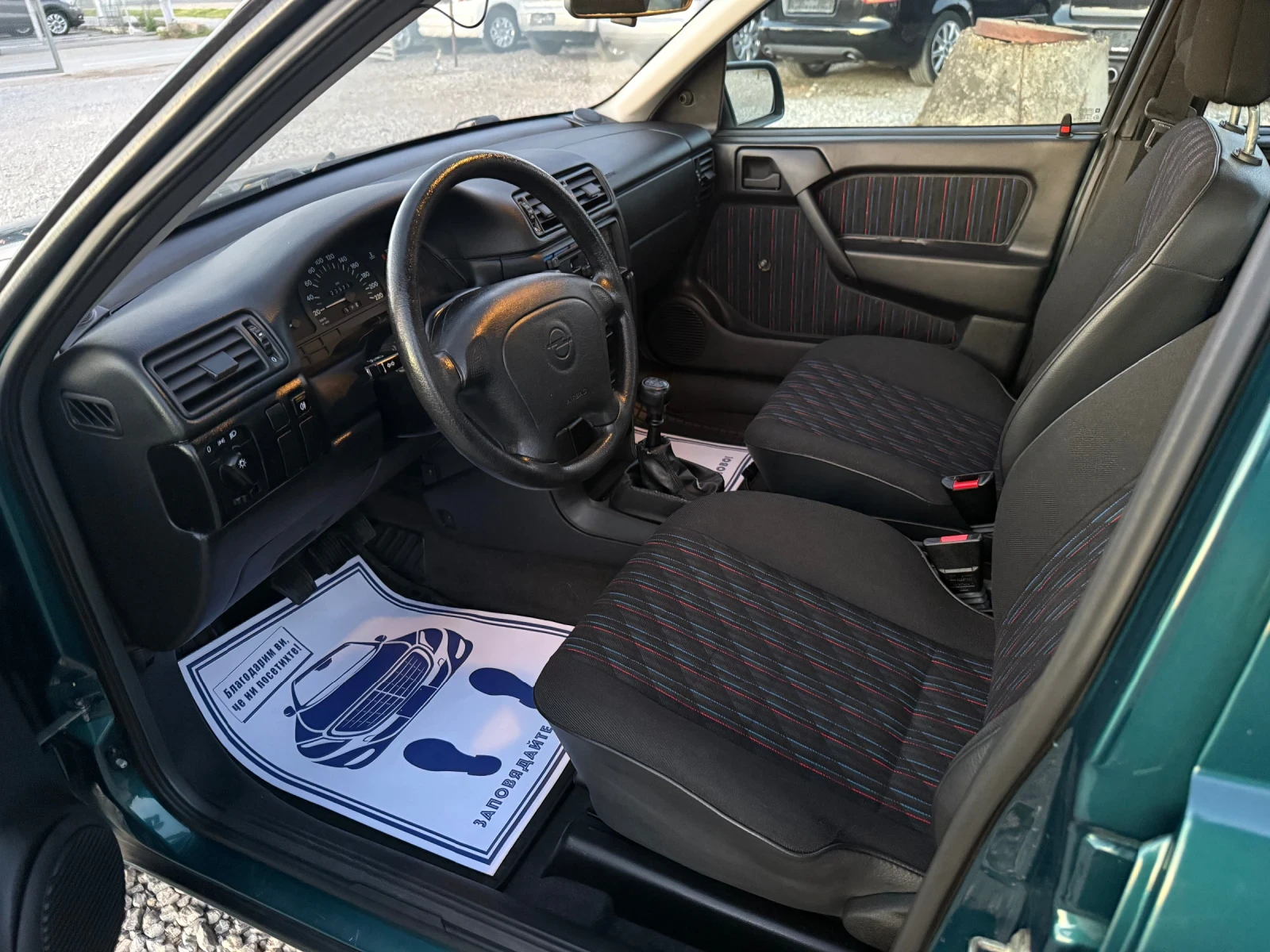 Opel Vectra 1.6i-71PS - изображение 9