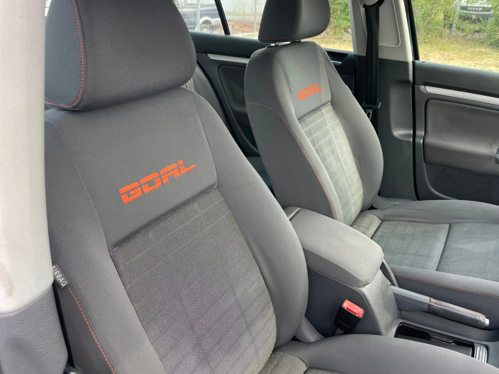 VW Golf 1.6i-102-GOAL-ITALIA - изображение 6