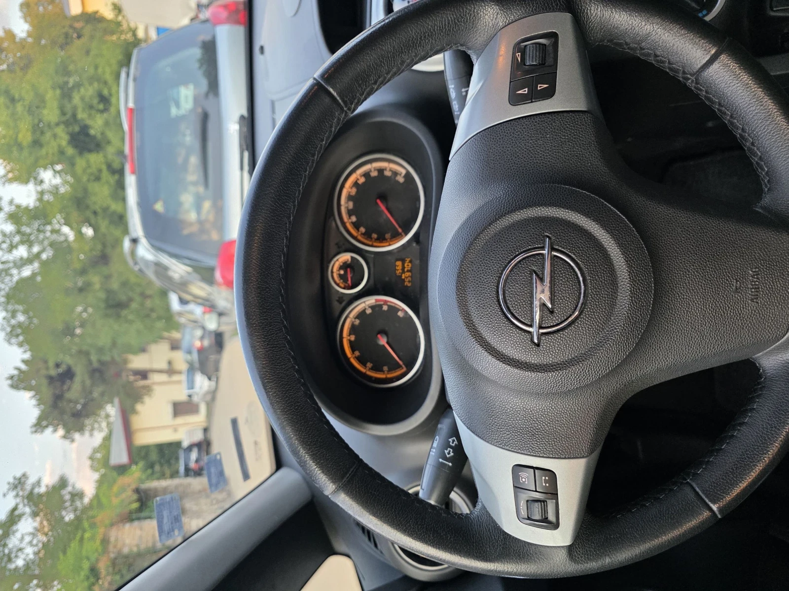 Opel Corsa 2012г LPG - изображение 10