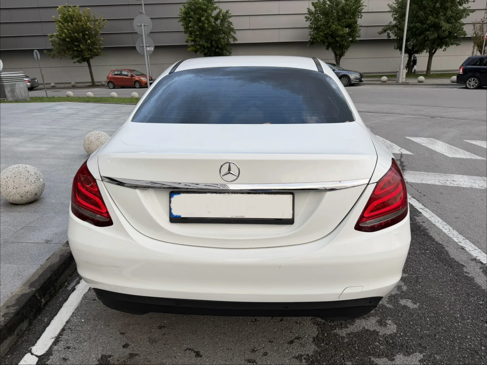 Mercedes-Benz C 200 7G* LED* AMG* NAVI - изображение 4