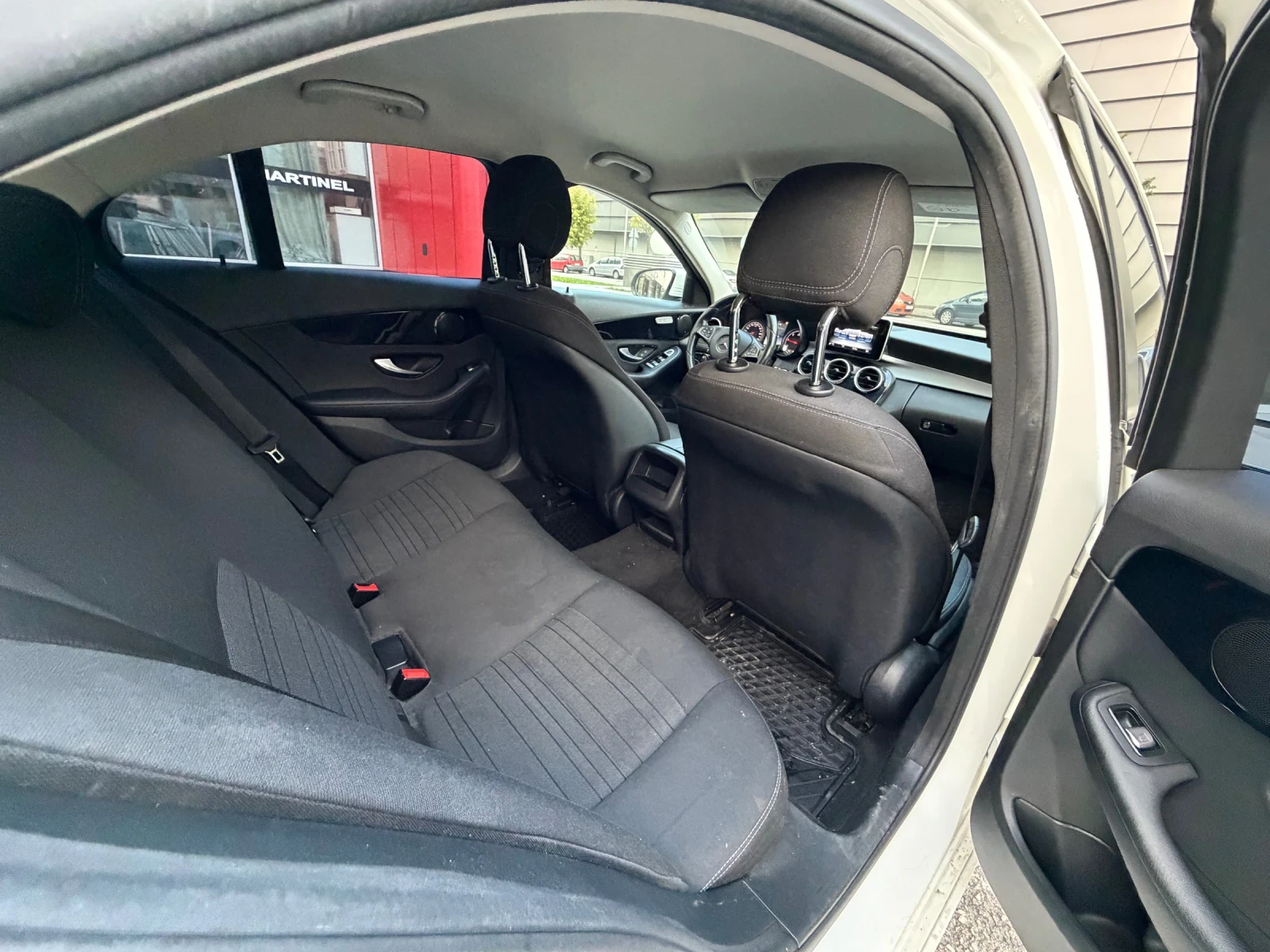 Mercedes-Benz C 200 7G* LED* AMG* NAVI - изображение 9