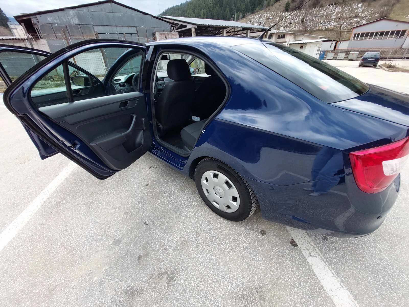 Skoda Rapid, снимка 6 - Автомобили и джипове - 53710168