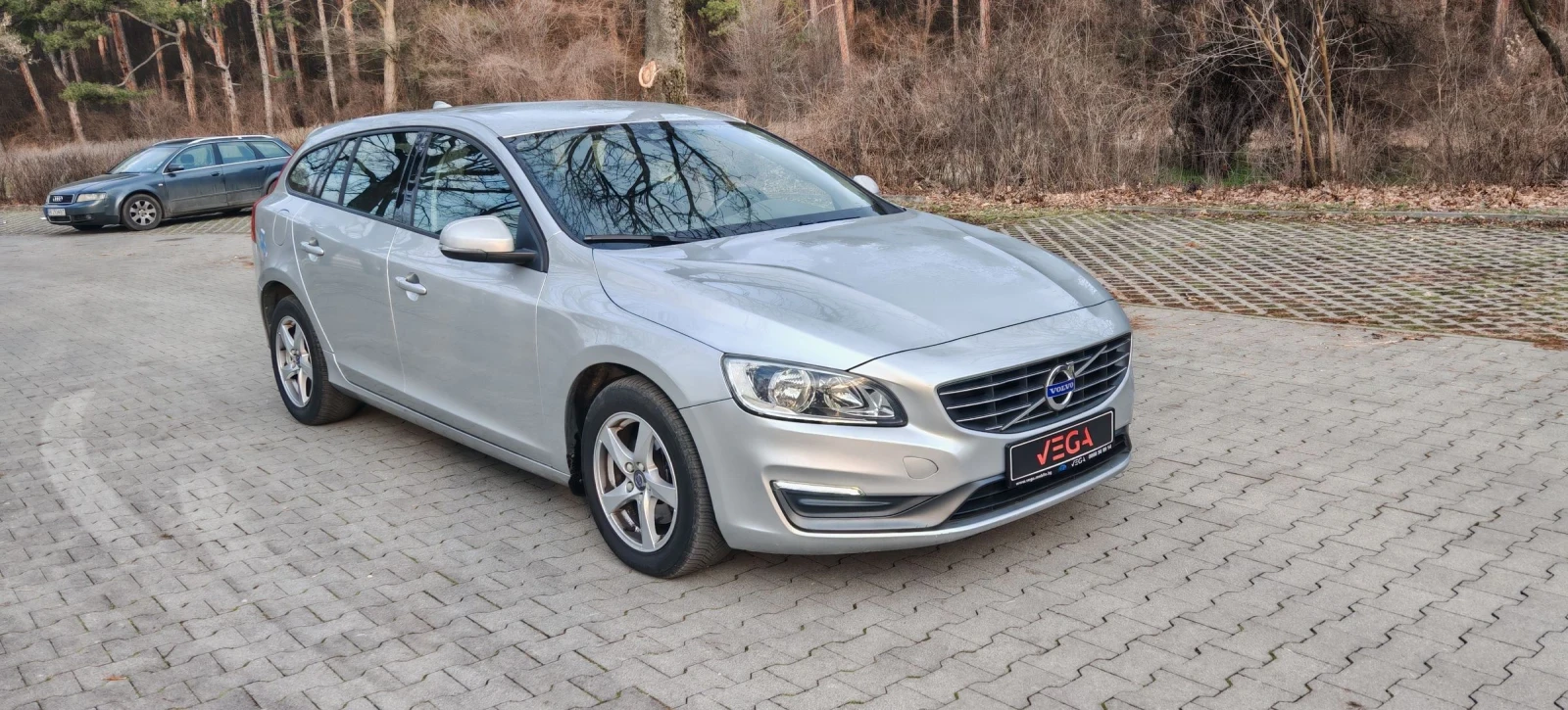Volvo V60 2.0 D 5 cil. , снимка 3 - Автомобили и джипове - 53752591