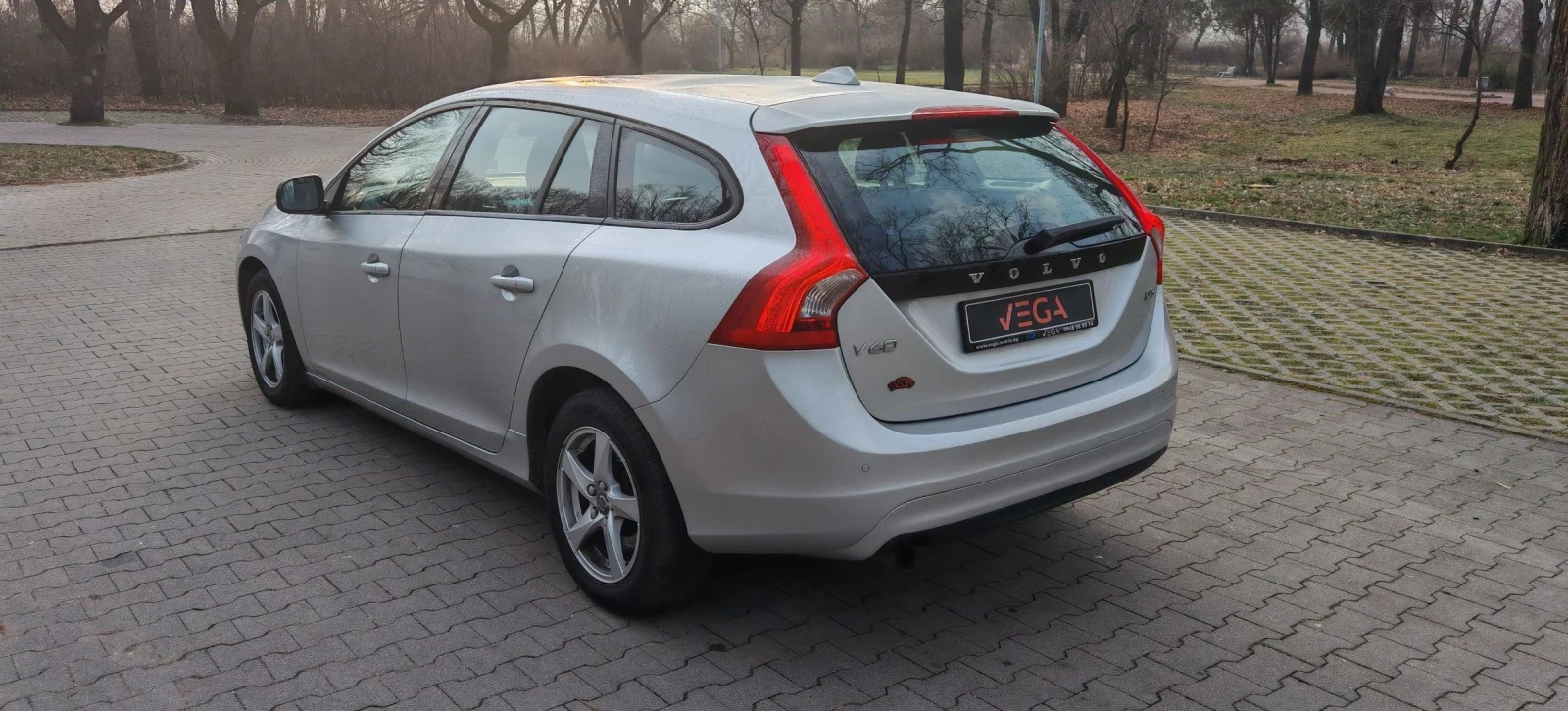 Volvo V60 2.0 D 5 cil. , снимка 7 - Автомобили и джипове - 53752591