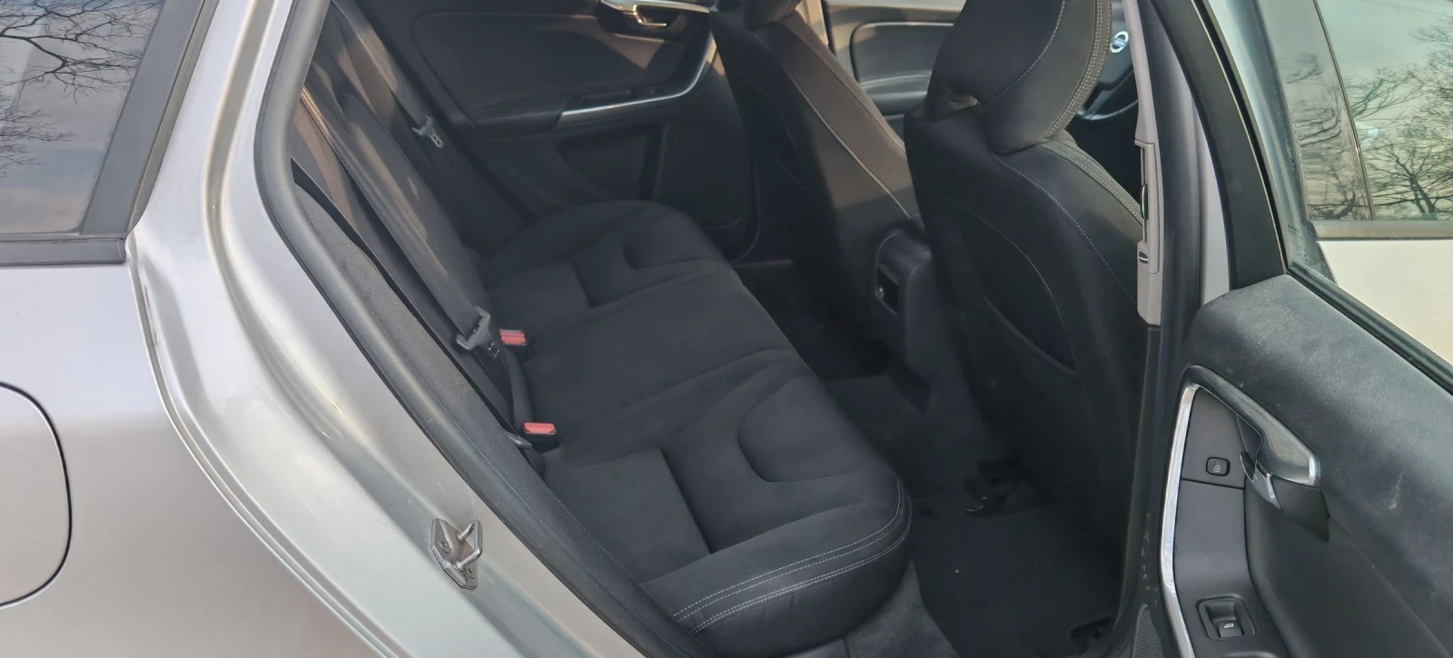 Volvo V60 2.0 D 5 cil. , снимка 14 - Автомобили и джипове - 53752591