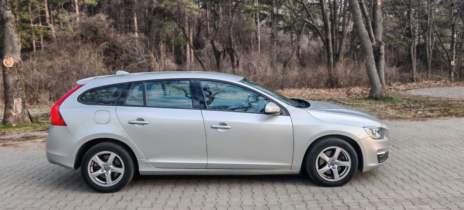 Volvo V60 2.0 D 5 cil. , снимка 4 - Автомобили и джипове - 53752591