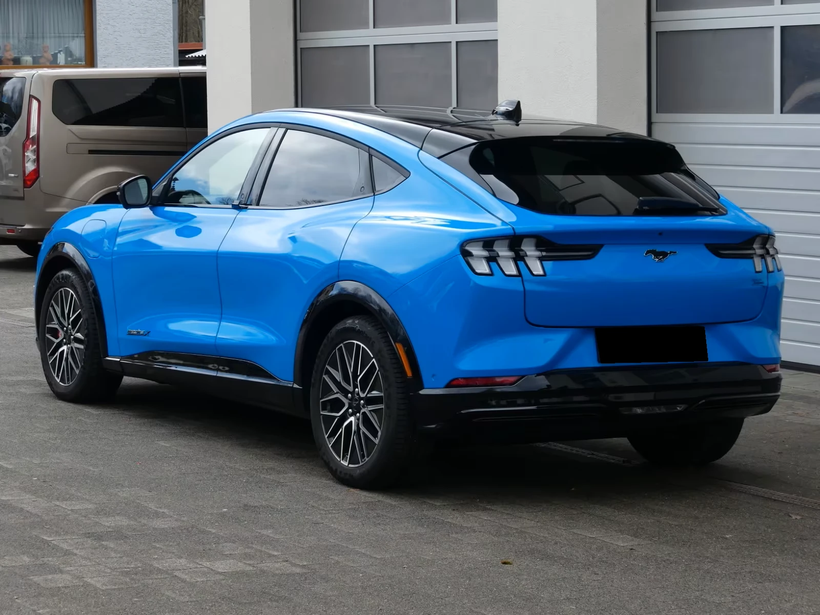 Ford Mustang Mach-E PREMIUM* 99kWh* DISTR* B&O* 360CAM* KEYLESS* MEMOR, снимка 6 - Автомобили и джипове - 54062861