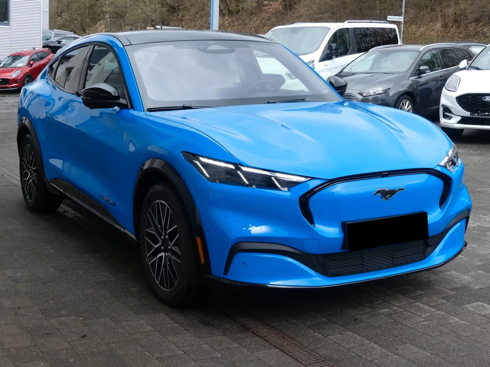 Ford Mustang Mach-E PREMIUM* 99kWh* DISTR* B&O* 360CAM* KEYLESS* MEMOR, снимка 3 - Автомобили и джипове - 54062861