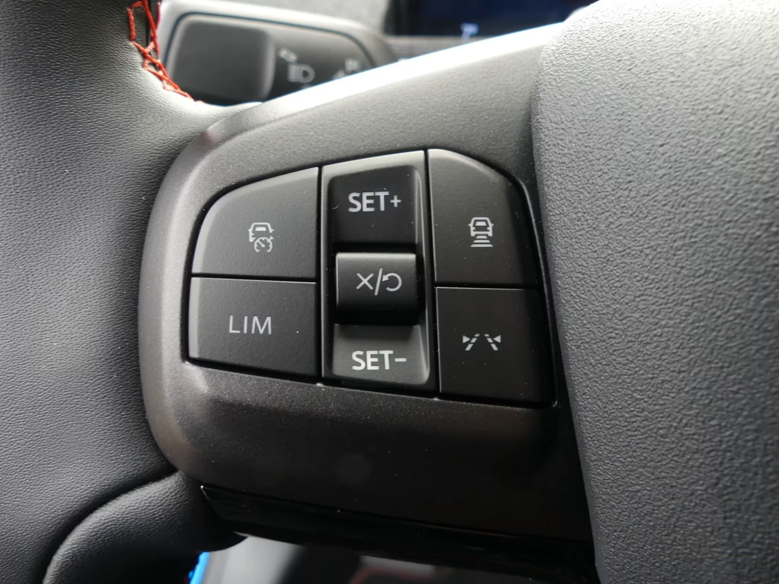 Ford Mustang Mach-E PREMIUM* 99kWh* DISTR* B&O* 360CAM* KEYLESS* MEMOR, снимка 11 - Автомобили и джипове - 54062861