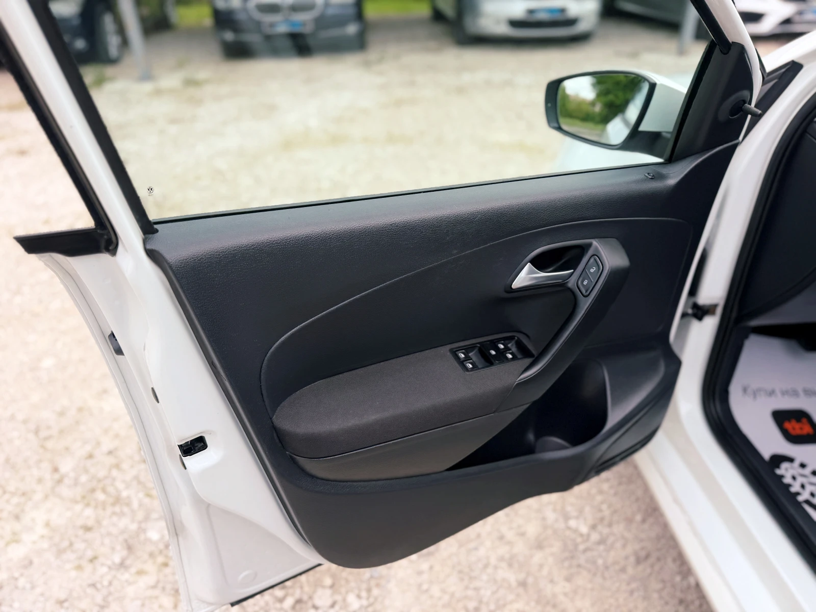 VW Polo 1.0i EURO 6, снимка 8 - Автомобили и джипове - 54564473