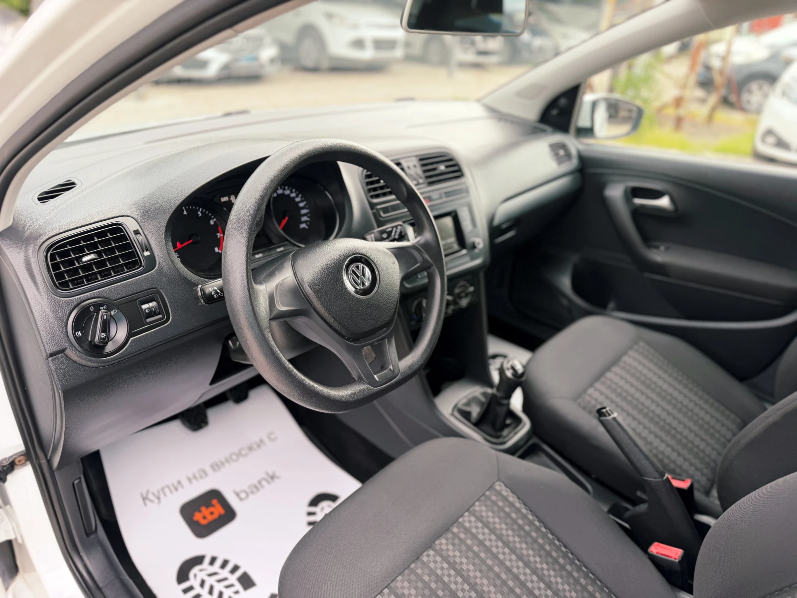 VW Polo 1.0i EURO 6, снимка 7 - Автомобили и джипове - 54564473