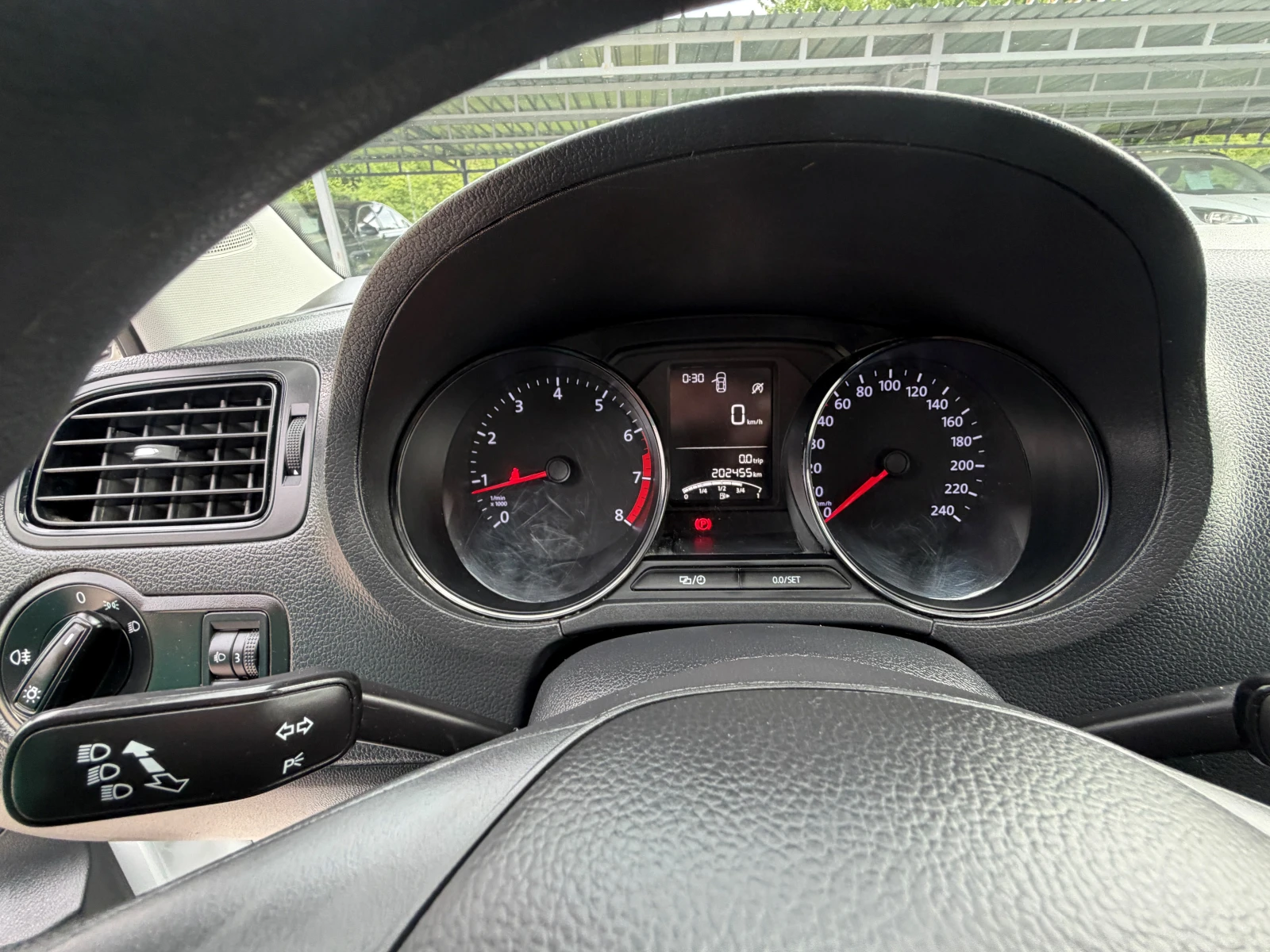 VW Polo 1.0i EURO 6, снимка 10 - Автомобили и джипове - 54564473