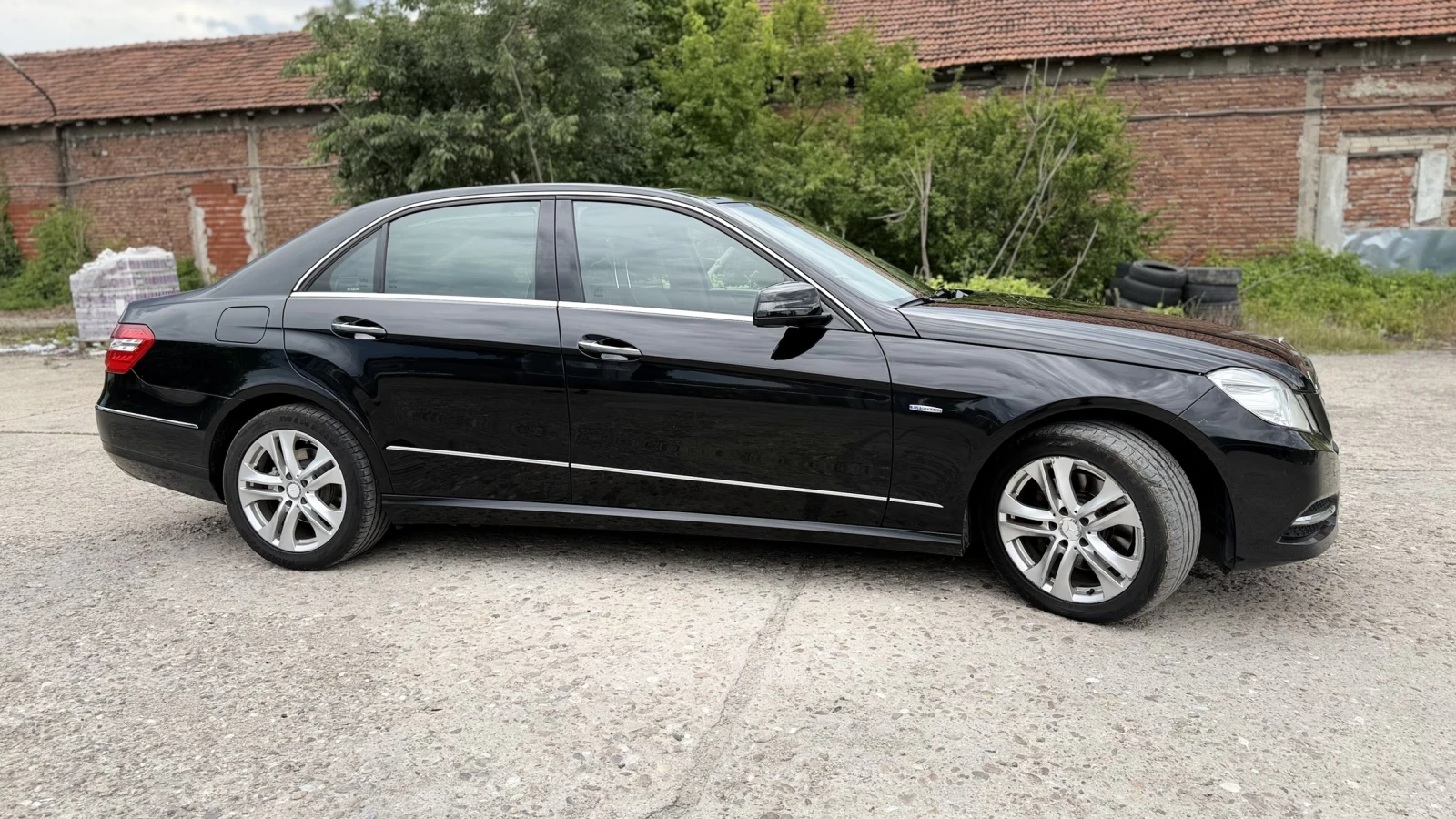 Mercedes-Benz E 300 KEYLESS GO PANORAMA ПАМЕТ НАВИ, снимка 4 - Автомобили и джипове - 54734772
