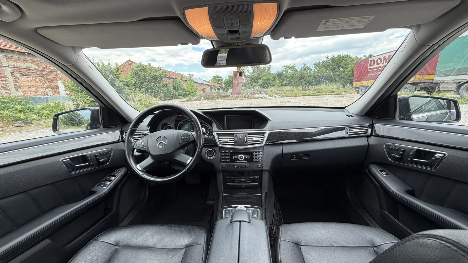 Mercedes-Benz E 300 KEYLESS GO PANORAMA ПАМЕТ НАВИ, снимка 14 - Автомобили и джипове - 54734772