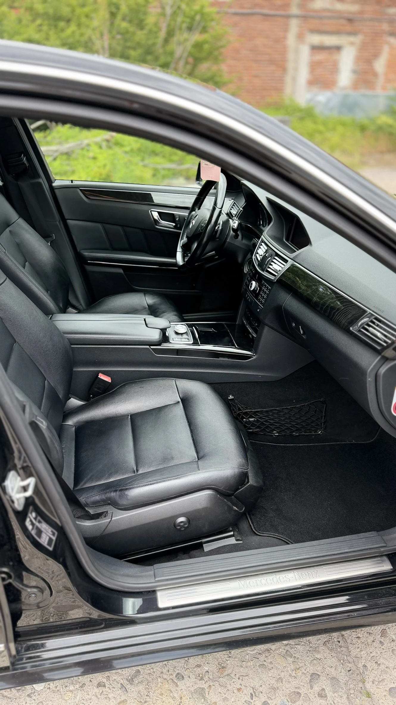Mercedes-Benz E 300 KEYLESS GO PANORAMA ПАМЕТ НАВИ, снимка 13 - Автомобили и джипове - 54734772