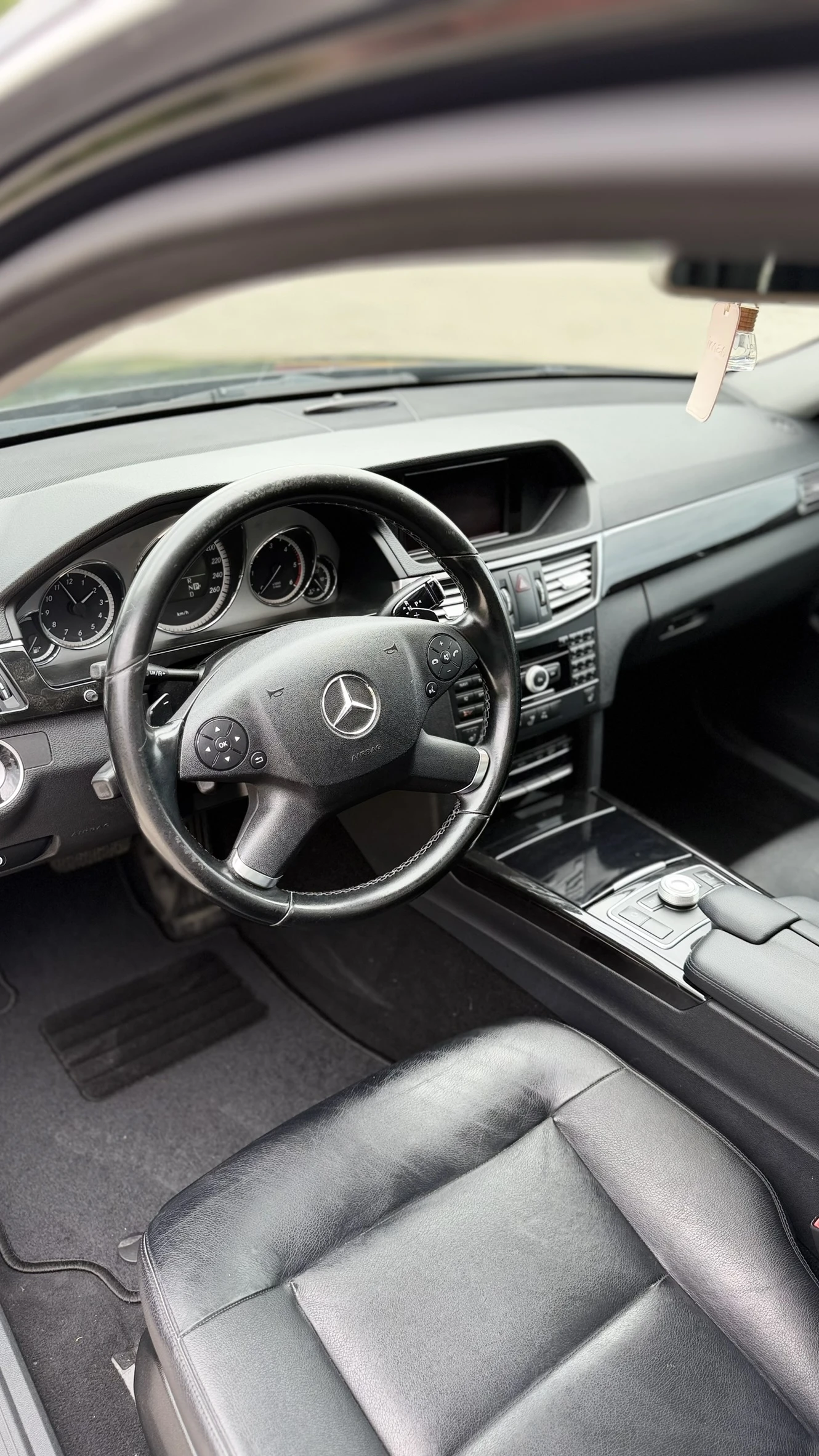 Mercedes-Benz E 300 KEYLESS GO PANORAMA ПАМЕТ НАВИ, снимка 9 - Автомобили и джипове - 54734772